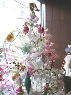 白いクリスマスツリー　エコロジオン
