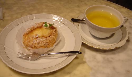f0002322_8405520.jpg