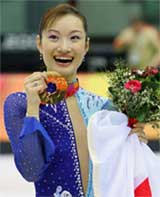 メダルと関わらず、いつも思うのですが、女子スケート選手の笑顔ってどうしてこんなに素敵なんでしょう・・・