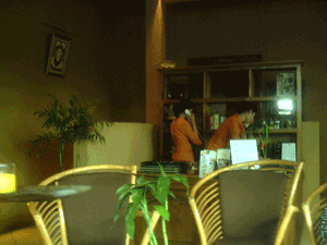 d0038319_9431391.gif
