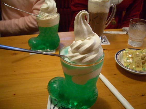 b0002156_0515278.jpg