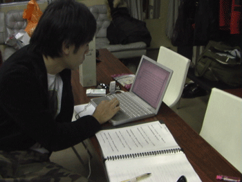 f0019747_2221560.gif