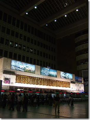 ５月１２日夜の台北駅