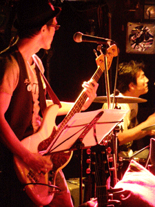 f0019747_0261237.gif