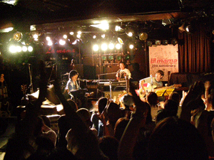 f0019747_0322183.gif
