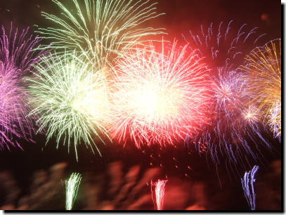 8月3日閃光する花火