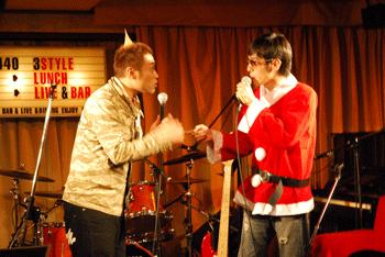 f0019747_12115792.gif