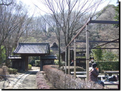 萬葉草花苑前