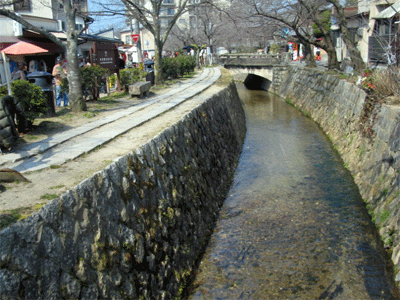 b0108100_22391018.gif