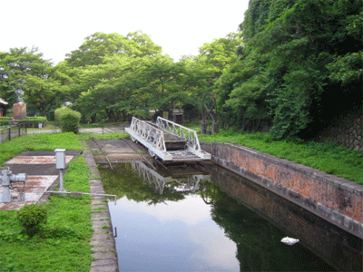 b0108100_2222489.gif