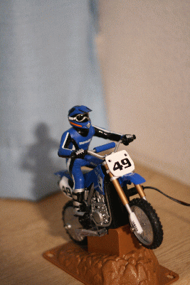 d0100192_22572786.gif