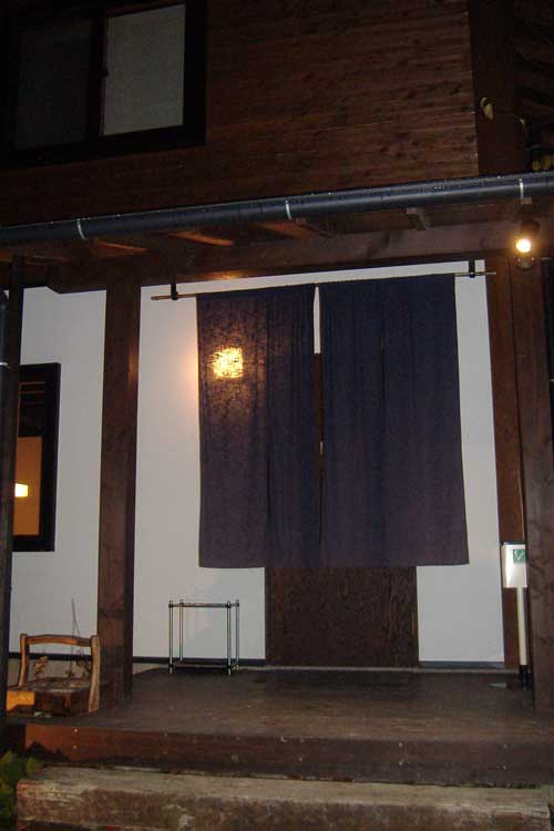 a0005436_13205436.jpg