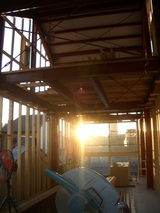 建築現場の夕陽