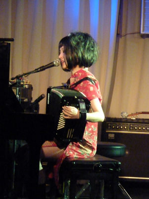 e0029132_0383367.jpg