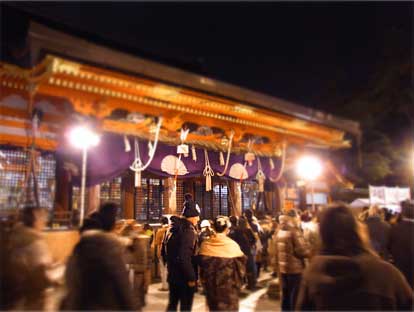 完全個室東京日本橋のヘアサロン艶出専科スタッフが行くお正月の京都八坂神社