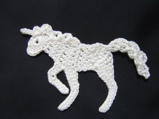 free crochet patterns: unicorn motif (figure horse with braided unicorn!)