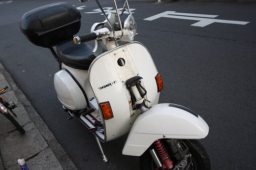 ホワイトP200E祭り by KBの遠藤 : vespa専門店 K.B.SCOOTERS ホワイトP200E祭り by KBの遠藤 : vespa専門店 K.B.SCOOTERS