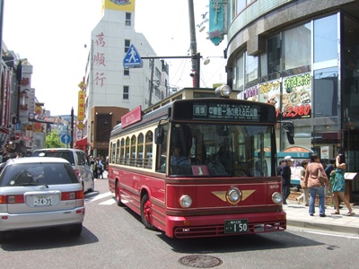 赤い靴バス