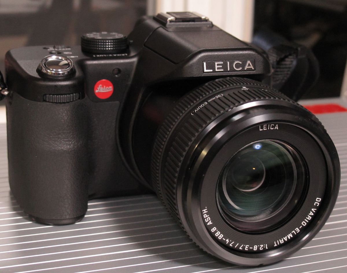 ギフ_包装】 ショップりす山Leica V-LUX 30 14.1 MP デジタルカメラ Leica DC-Vario-Elmar 光学ズームレンズ  3インチタッチスク