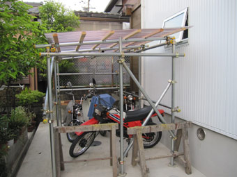 楠の輪切り&バイク単管車庫 ...