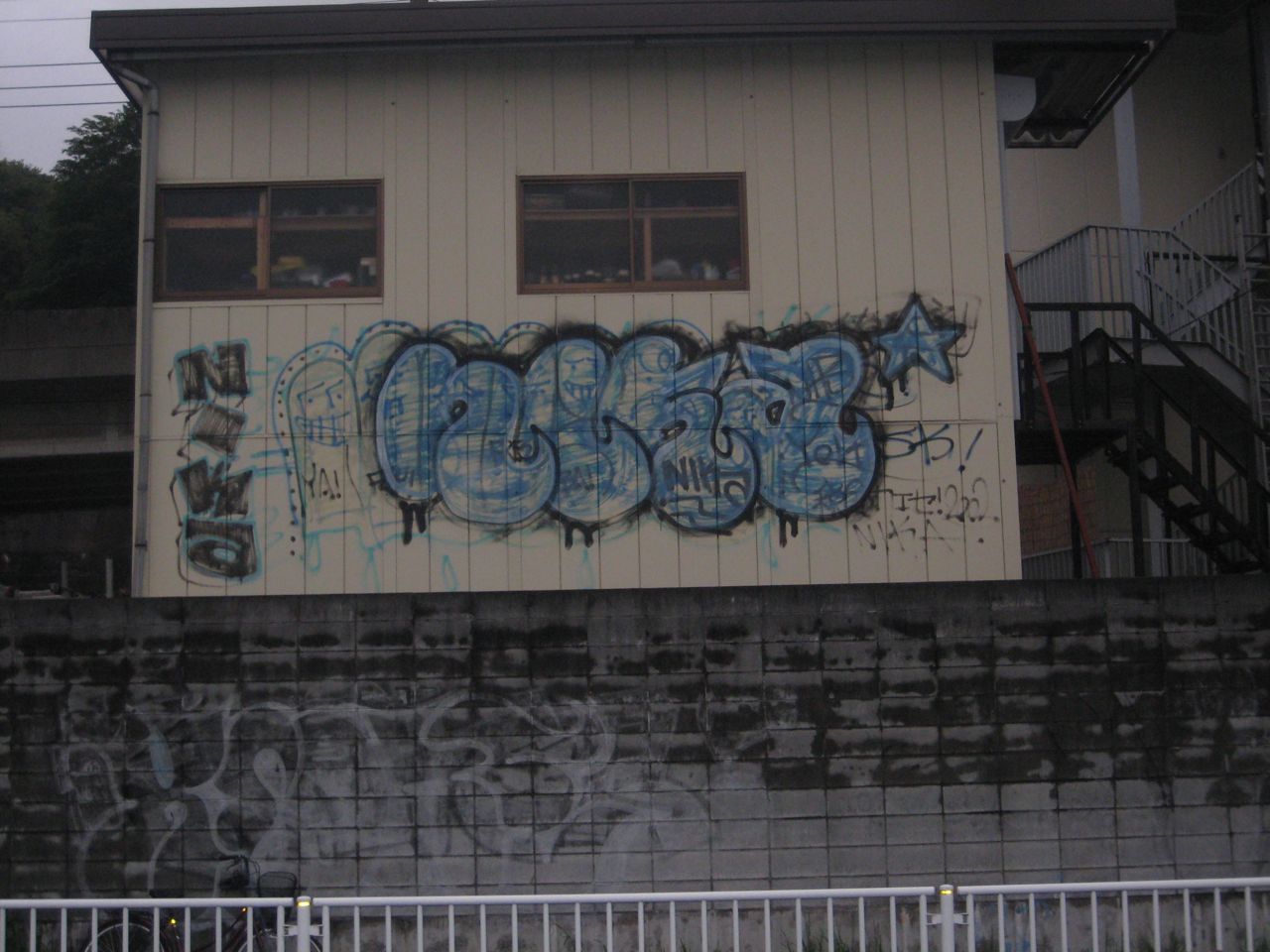 b0124858_0281052.jpg