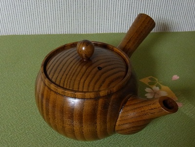 木の急須