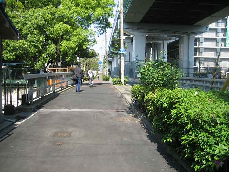 b0057679_8413379.jpg