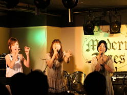 b0225319_1611116.jpg