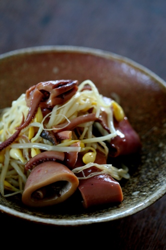非常食でおかずを作る!調理パックの野菜+缶詰めの「イカと豆もやしの和え物」