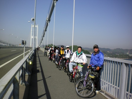走行は、対向自転車などに注意 ...