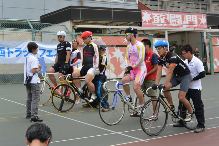 a0257375_0362293.jpg