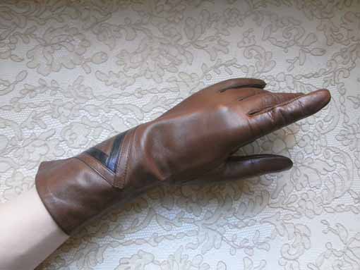 N.0599 ビ・コロレの革手袋 /アンティークモード : パァジュ ド マリールイーズ アンティークジュエリー オブジェ パリ フランス