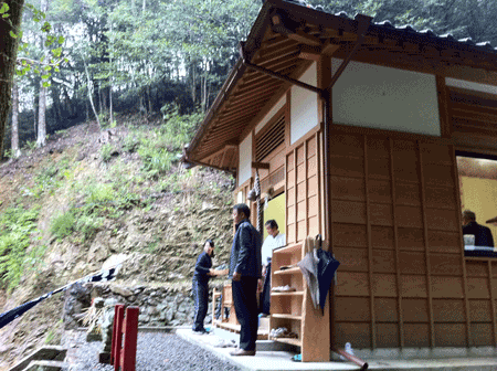 e0203037_091263.gif
