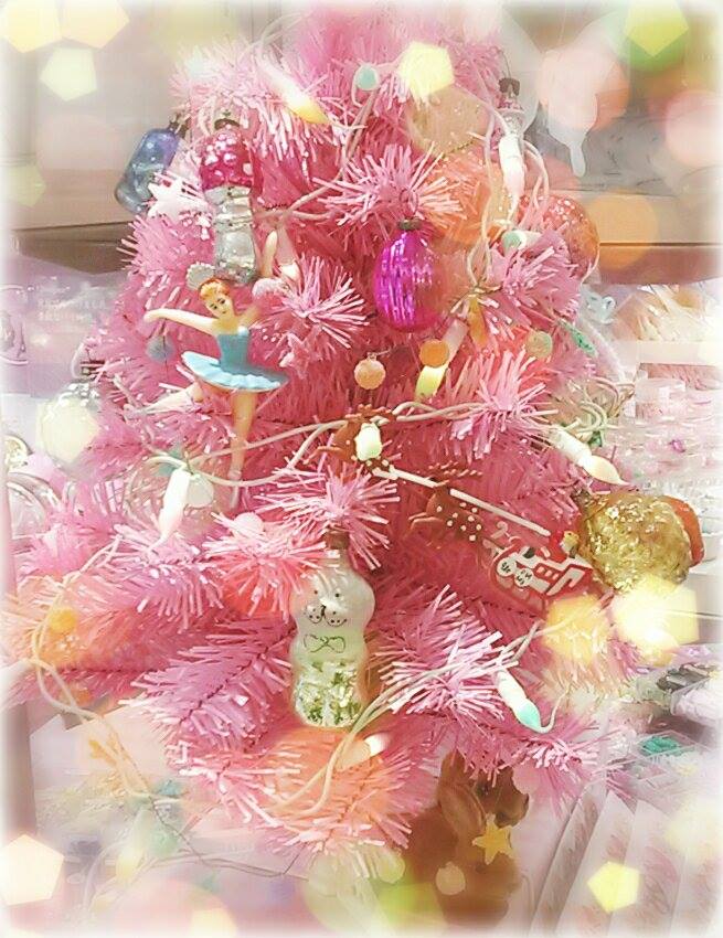 ピンクのクリスマスツリー　渋谷ヒカリエ