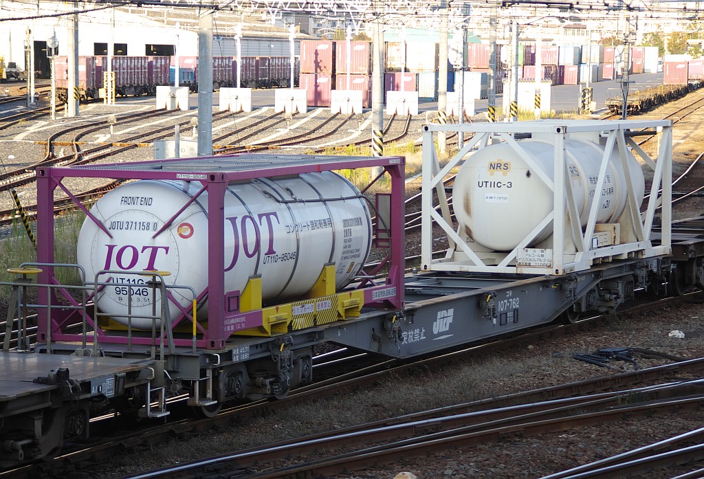 f0203926_2318446.jpg