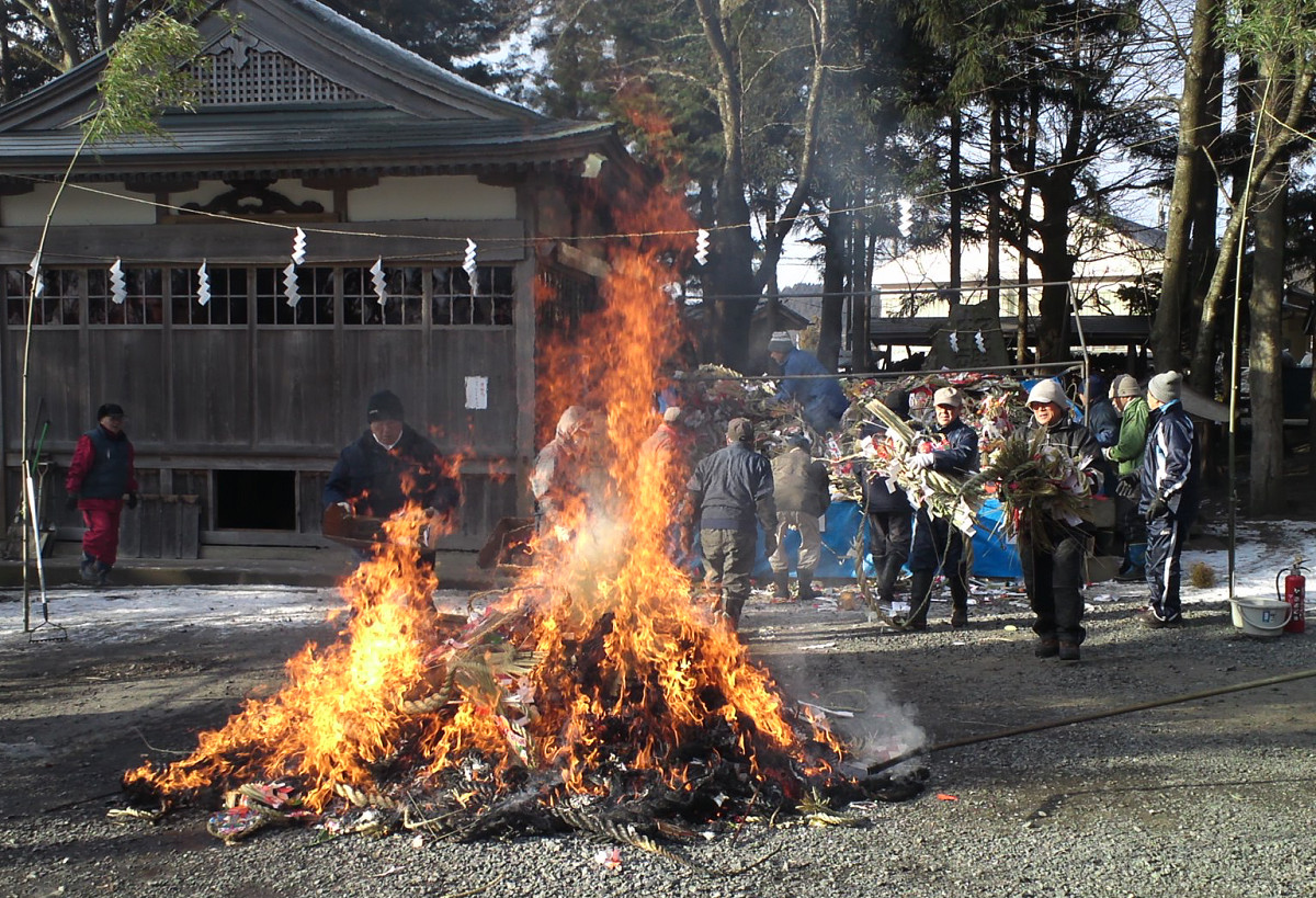 小田神社のどんと焼き 八戸で生きる。