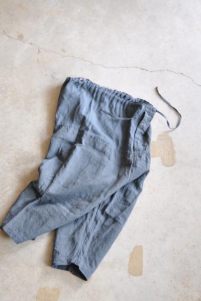 jujudhau/ズーズーダウ <br />
DIAPER PANTS(LINEN GRAY)<br />