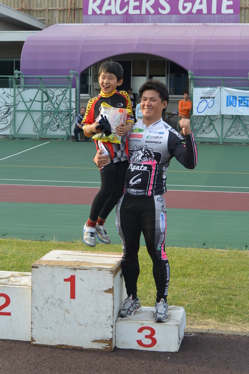 a0257375_0425876.jpg