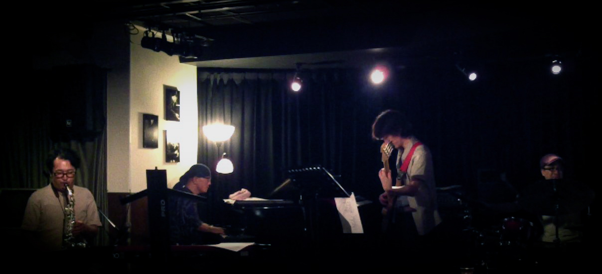b0308460_018437.jpg