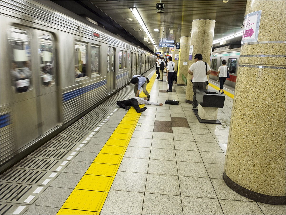 ホームで突然倒れた乗客を偶然居合わせたプロカメラマンが激写 Twitter民よ これが写真だ! 【2chまとめ】ニュース速報嫌儲板 ホームで突然倒れた乗客を偶然居合わせたプロカメラマンが激写 Twitter民よ これが写真だ! 【2chまとめ】ニュース速報嫌儲板