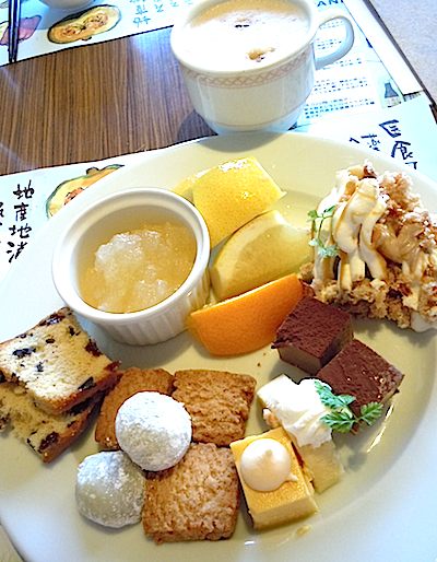 f0036716_2327506.jpg