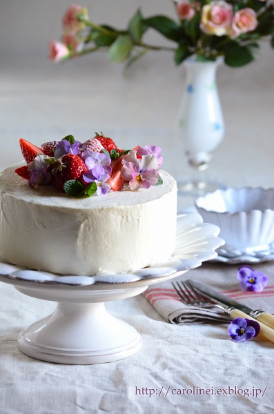 夫の誕生日に春のショートケーキ　　Homemade Strawberry Sponge Cake for My Husband's Birthday - お茶の時間にしましょうか－キャロ＆ローラのちいさなまいにち－　Caroline & Laura's tea break