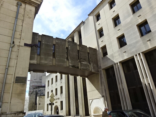 建物を繋ぐ渡り廊下 (フランス編)