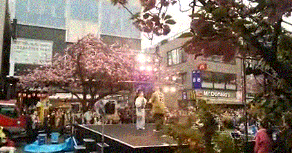 f0231709_22235748.gif