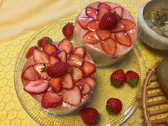 いちごのムースケーキ - あざみ野　お菓子と料理とパン