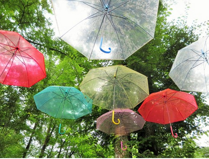 雨の日はカラフルな傘の花が咲く「アンブレラスカイ」で気分も楽しくなる！