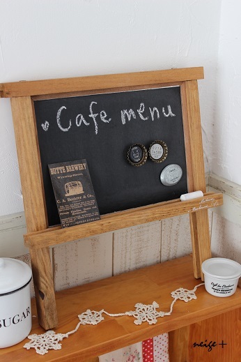 とっても簡単！黒板とマグネットを合わせてカフェ風ボードのでき上がり！
