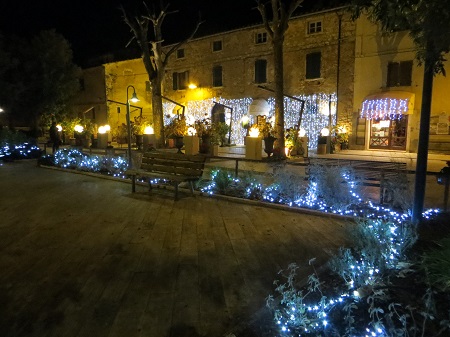 蛍かと光見紛う冬の町 - イタリア写真草子