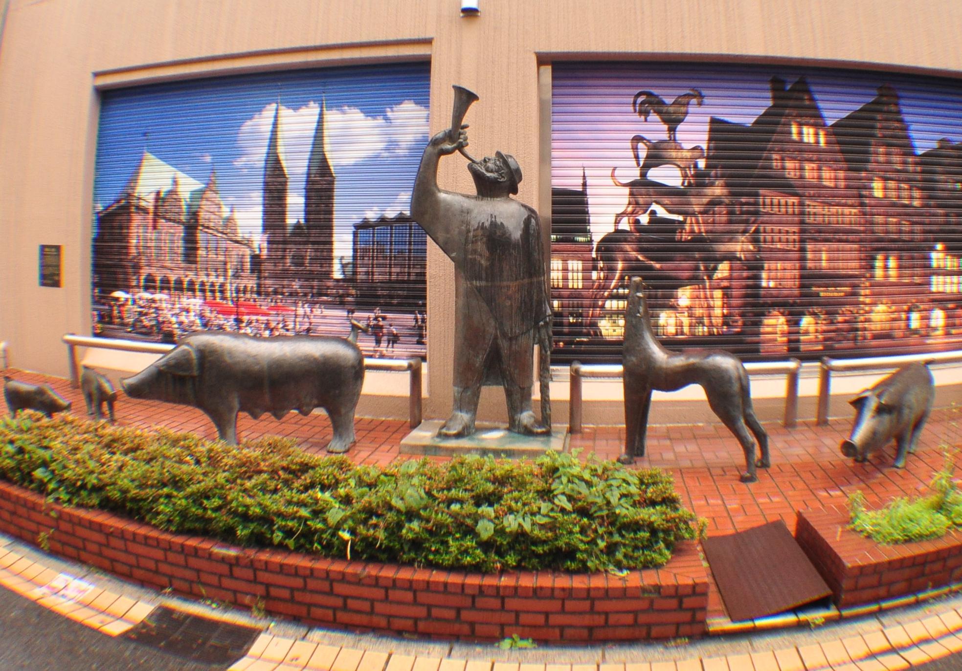 ブレーメン市の「豚飼いの像」が元住吉に出現