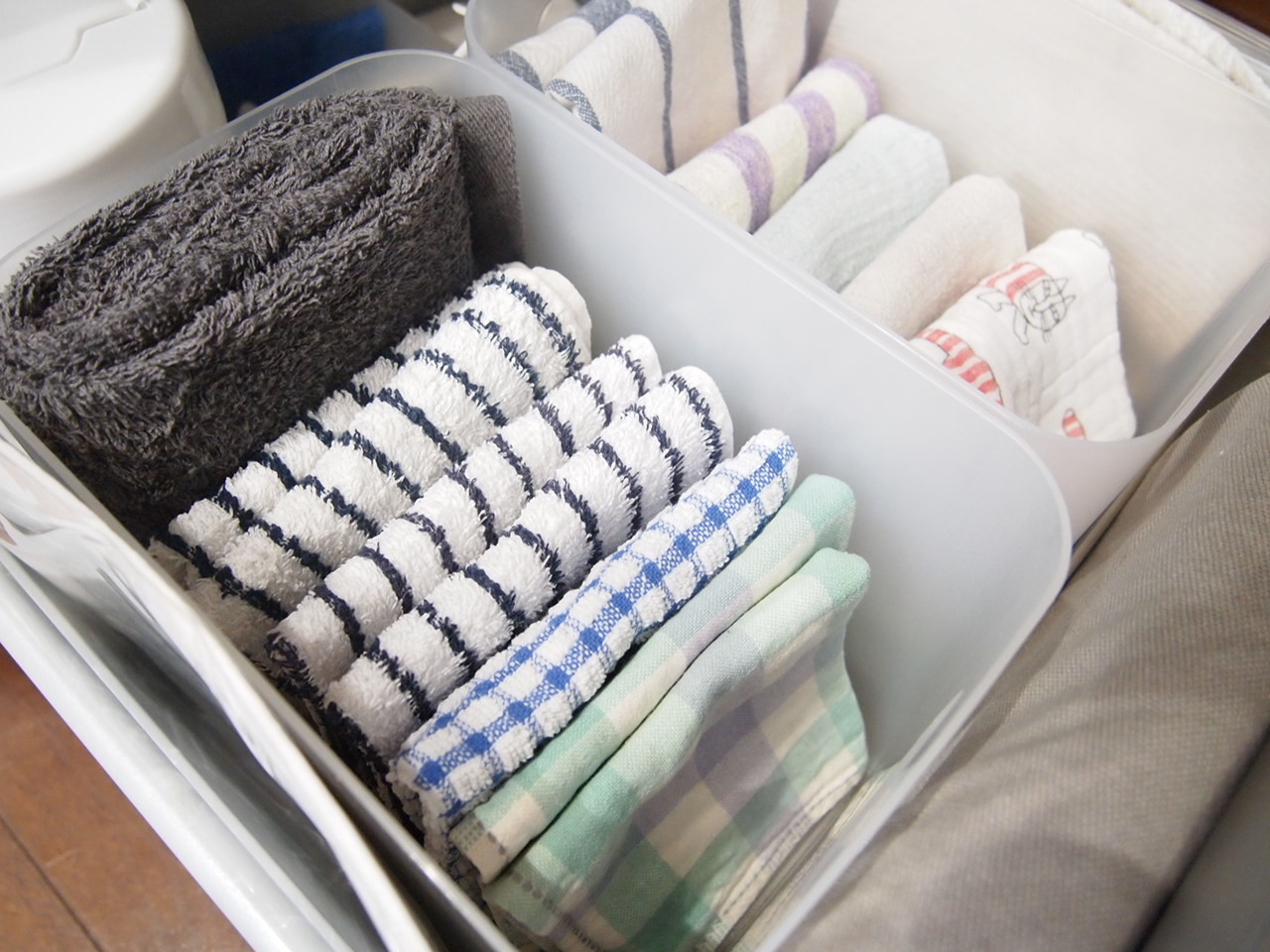 キッチンの布巾たちの収納 - 白×グレーの四角いおうち